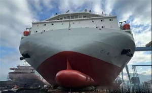 国内首艘160M电力推进甲板运输船下水